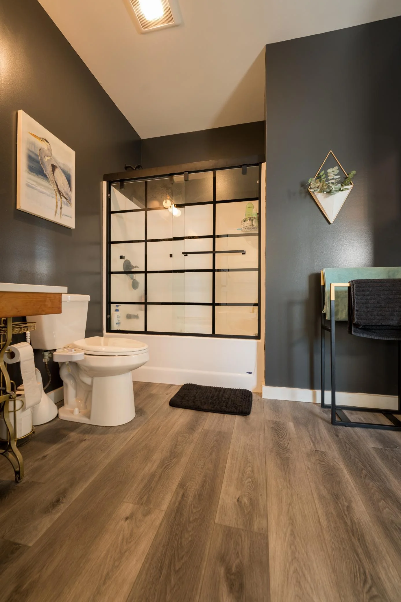 18-Bathroom   Main level - Copy - Copy.jpg