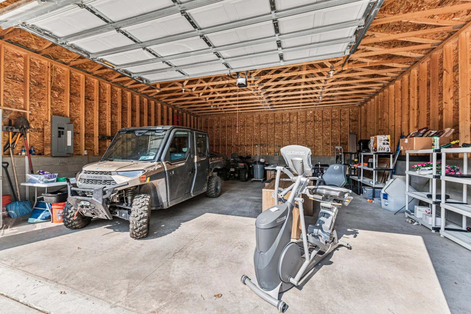 22_interior.jpg