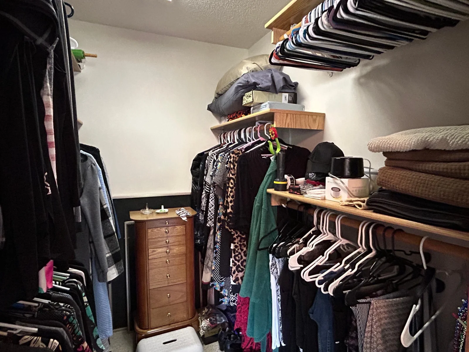 Master Walk In Closet.JPG