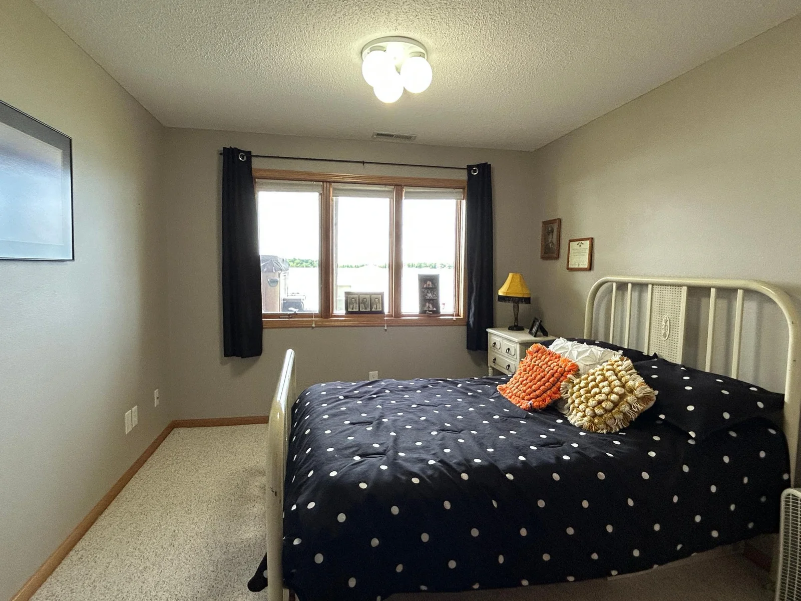 Guest Room 1.JPG