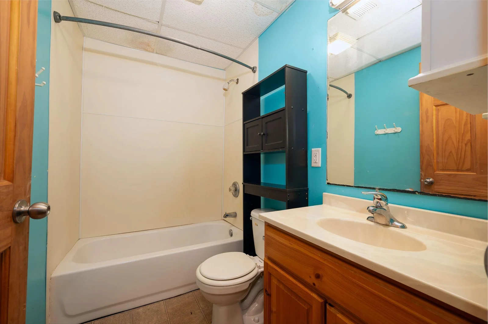 Bathroom 3.jpg