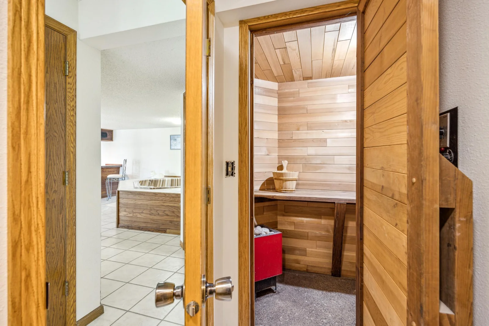 Sauna & Bathroom