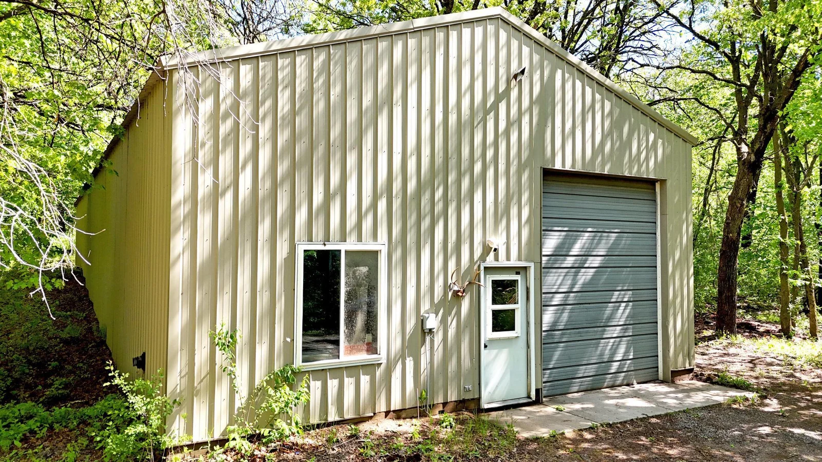 80x30 pole shed wt heated work shop