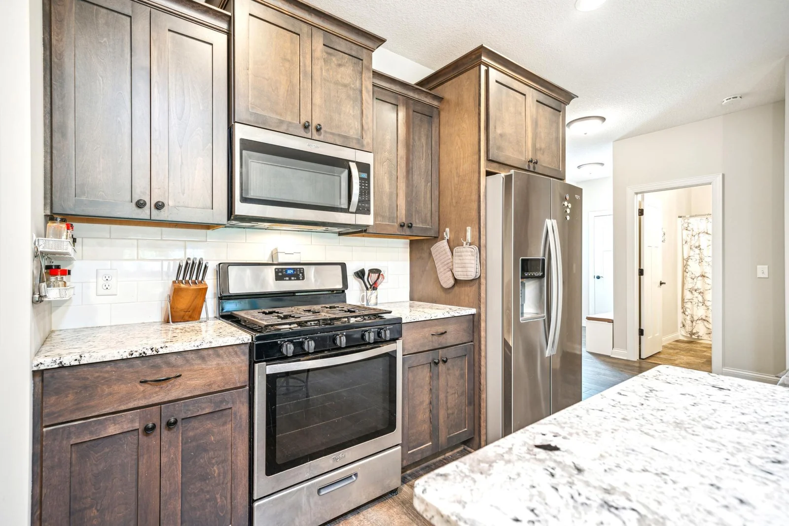 Fully equipped Kitchen with Gas Range .jpg