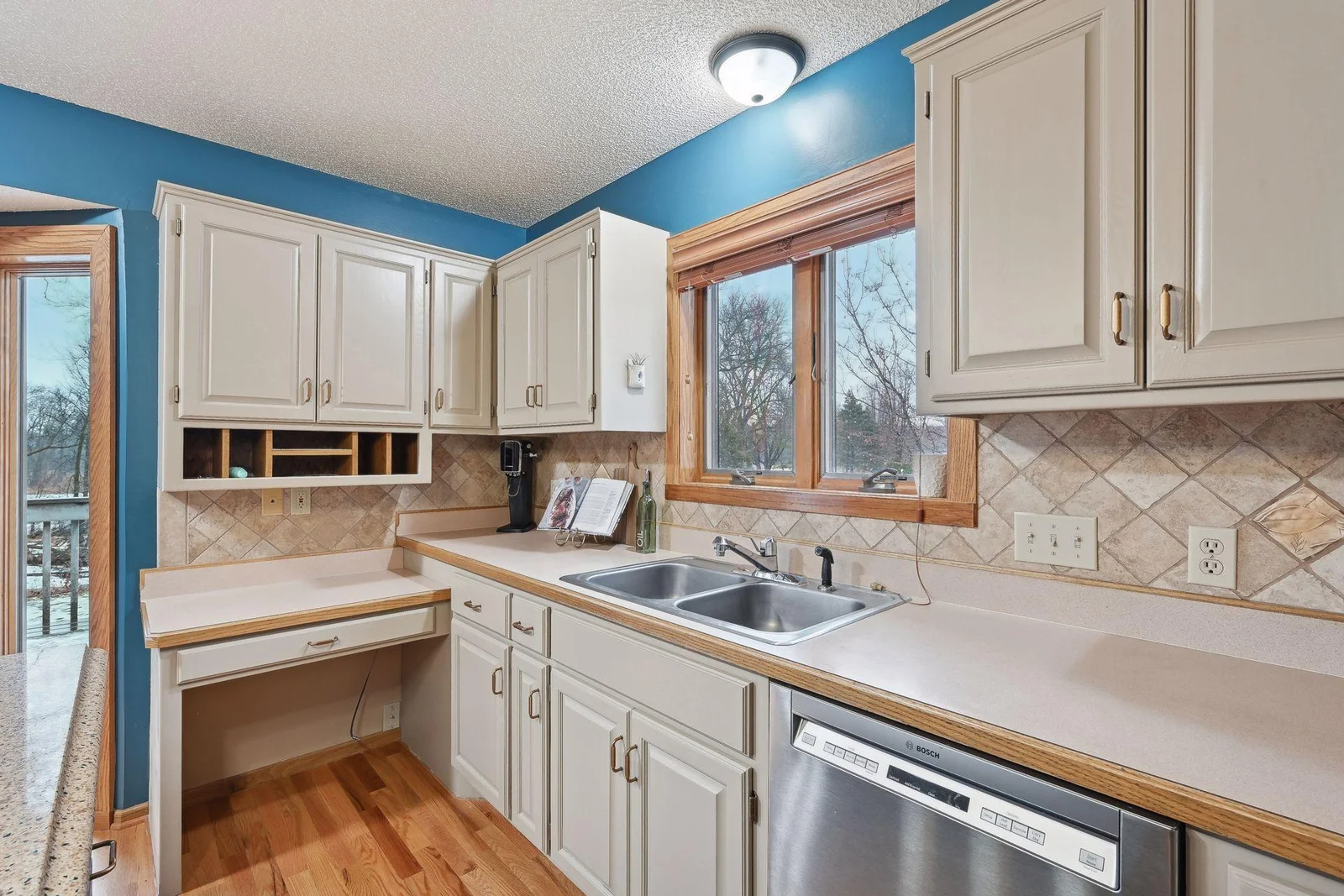 Tile backsplash for easy cleaning