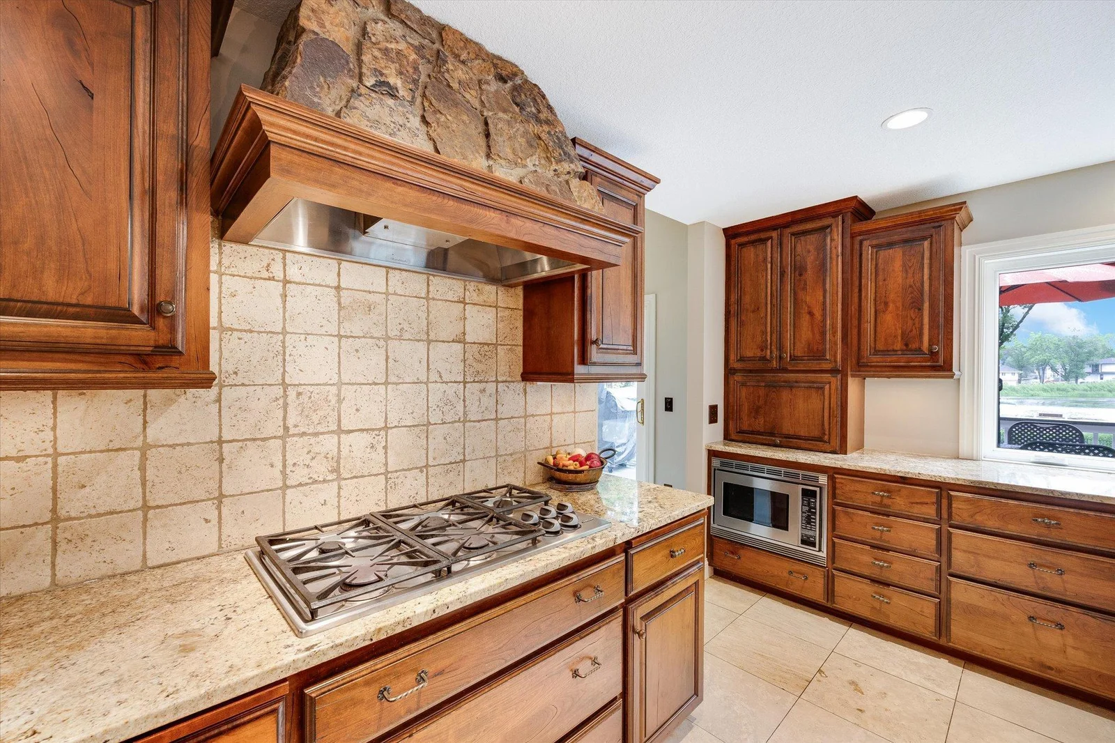 24-6570 Rustic Rd_24.jpg