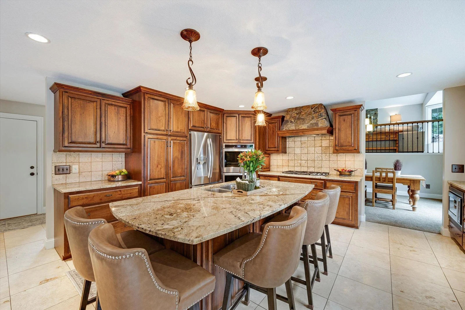 21-6570 Rustic Rd_21.jpg