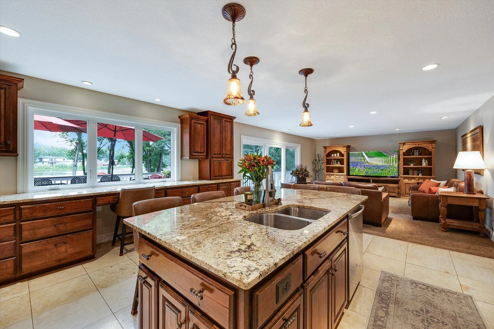23-6570 Rustic Rd_23.jpg