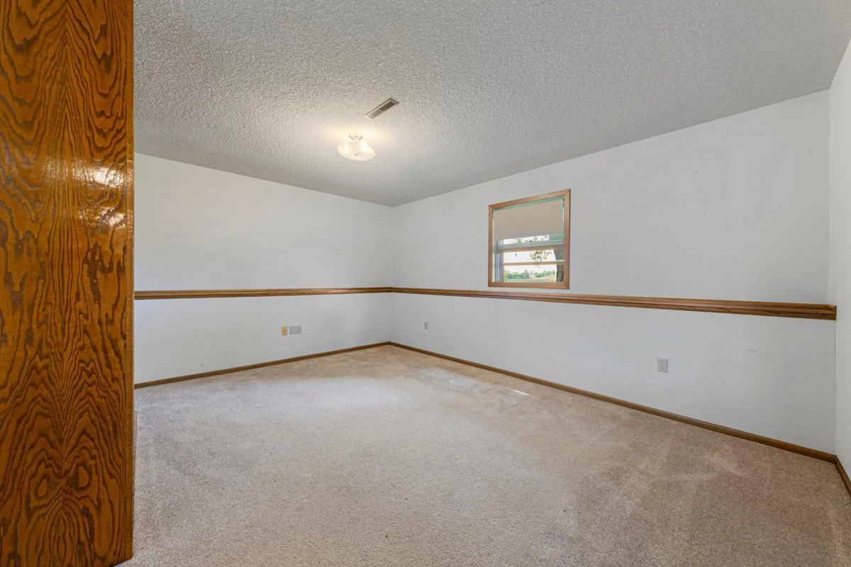 34 Family room_lower