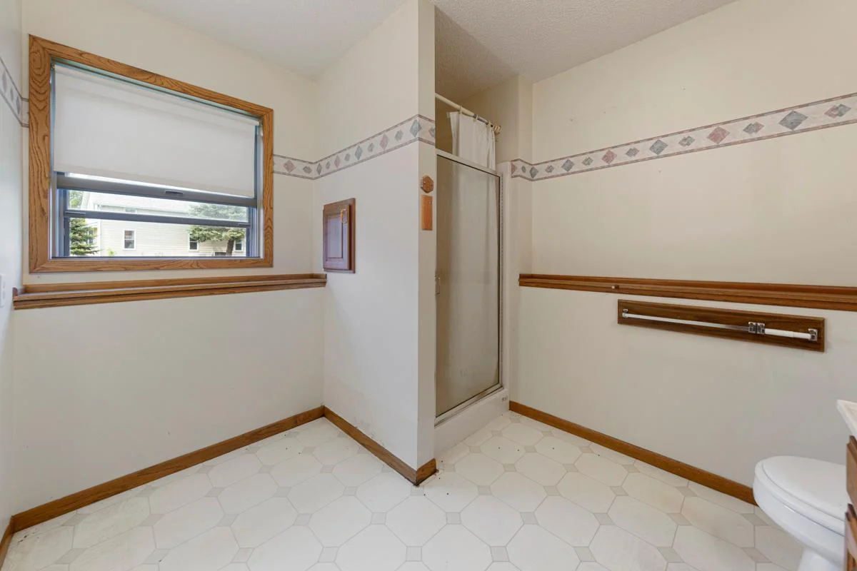 43 Bathroom