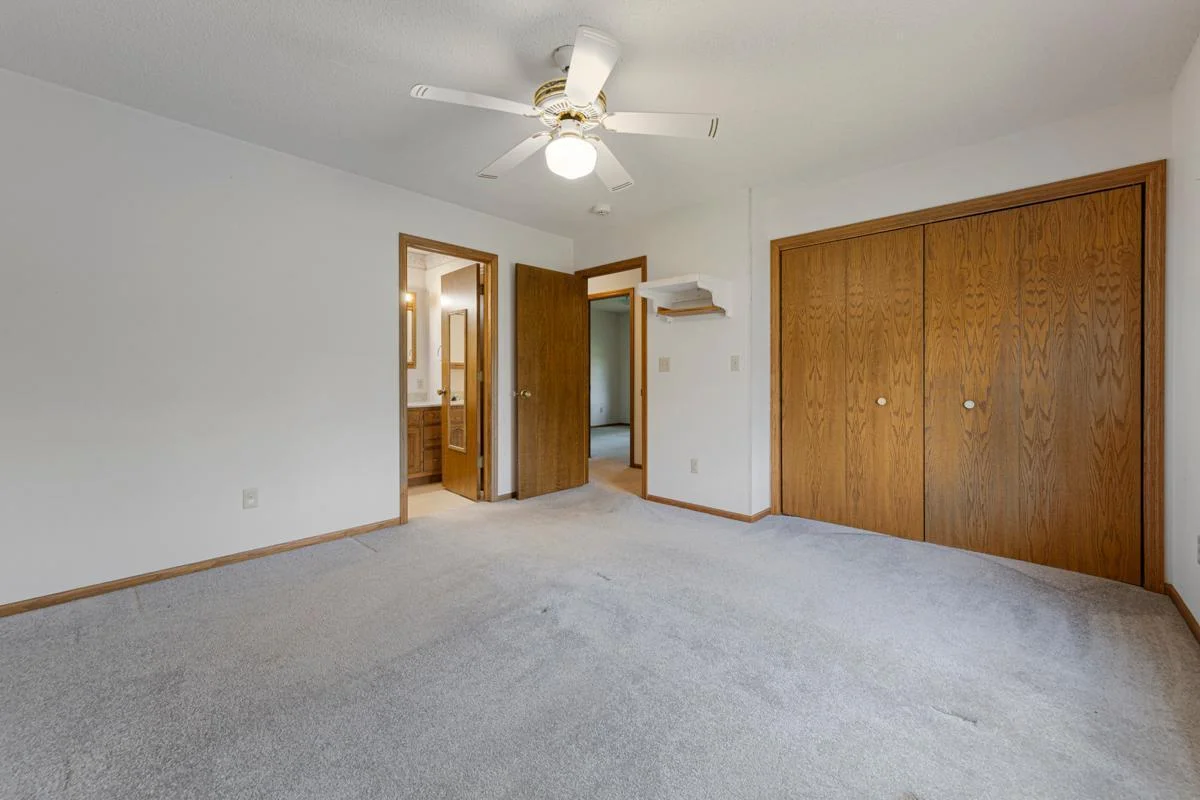 32 Main bedroom