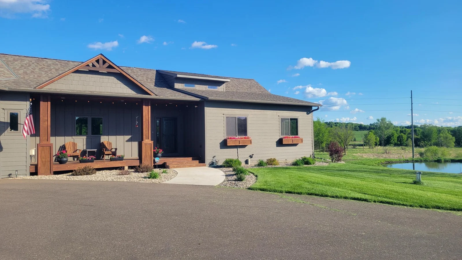 Welcome to the exclusive Crow River Overlook community! Enjoy the peacefulness of the country, while still being close to city amenities.