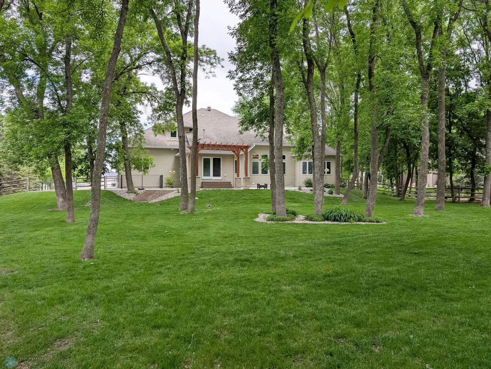 L2P016-151120496.jpg