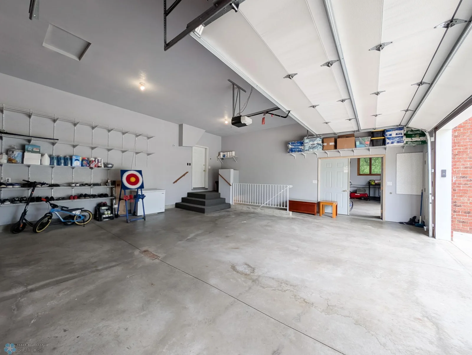 L2P100-145447796.jpg