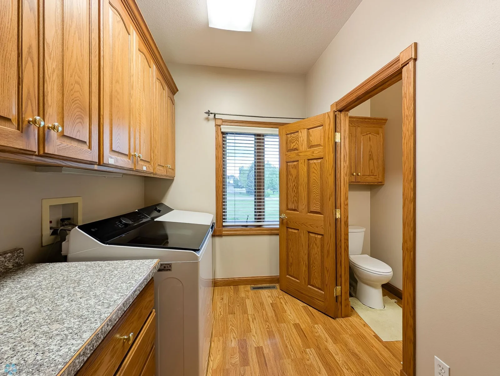 L2P059-142745176.jpg