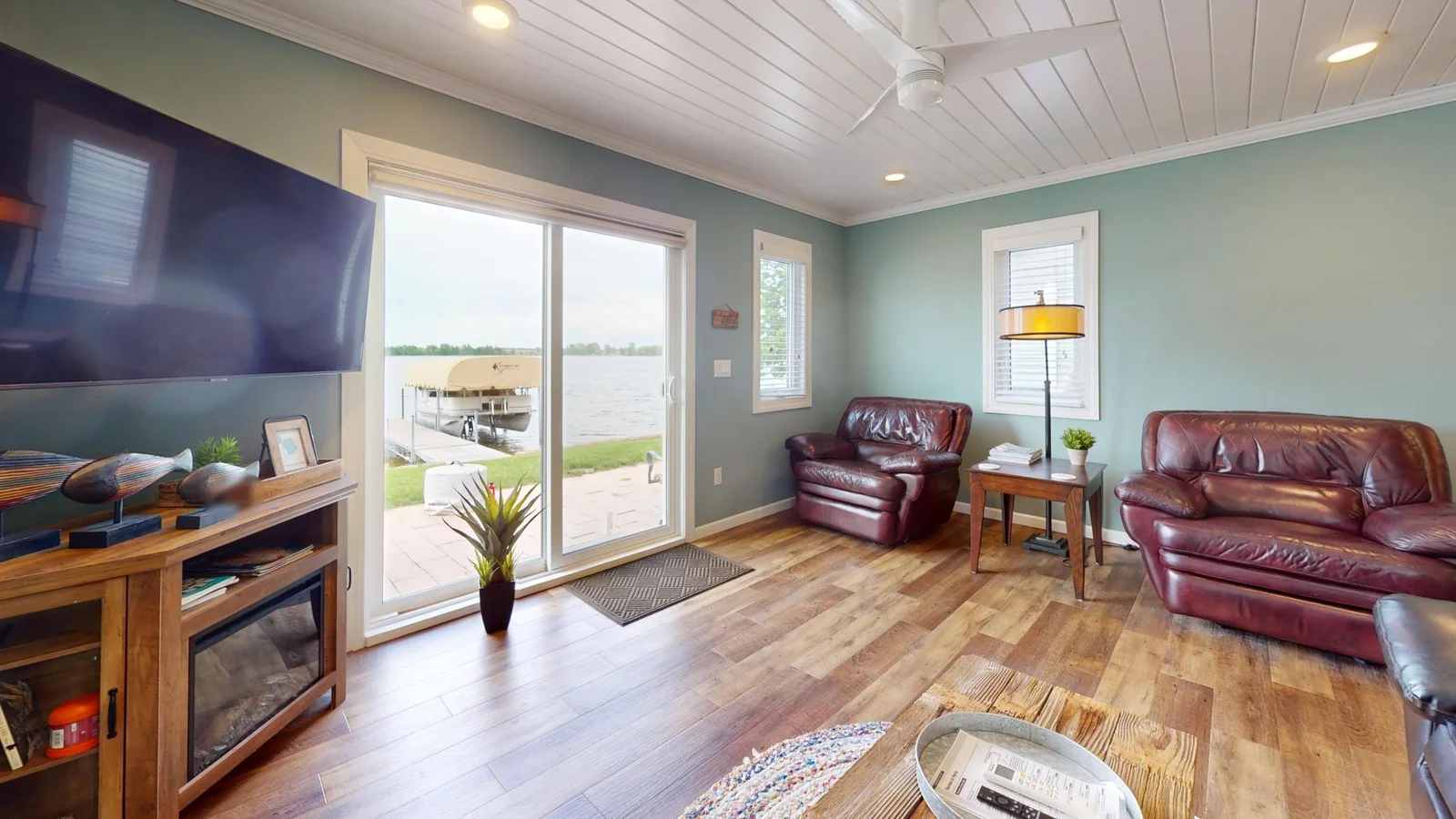 27096-Little-Floyd-Lake-Rd-Living-Room 1.jpg