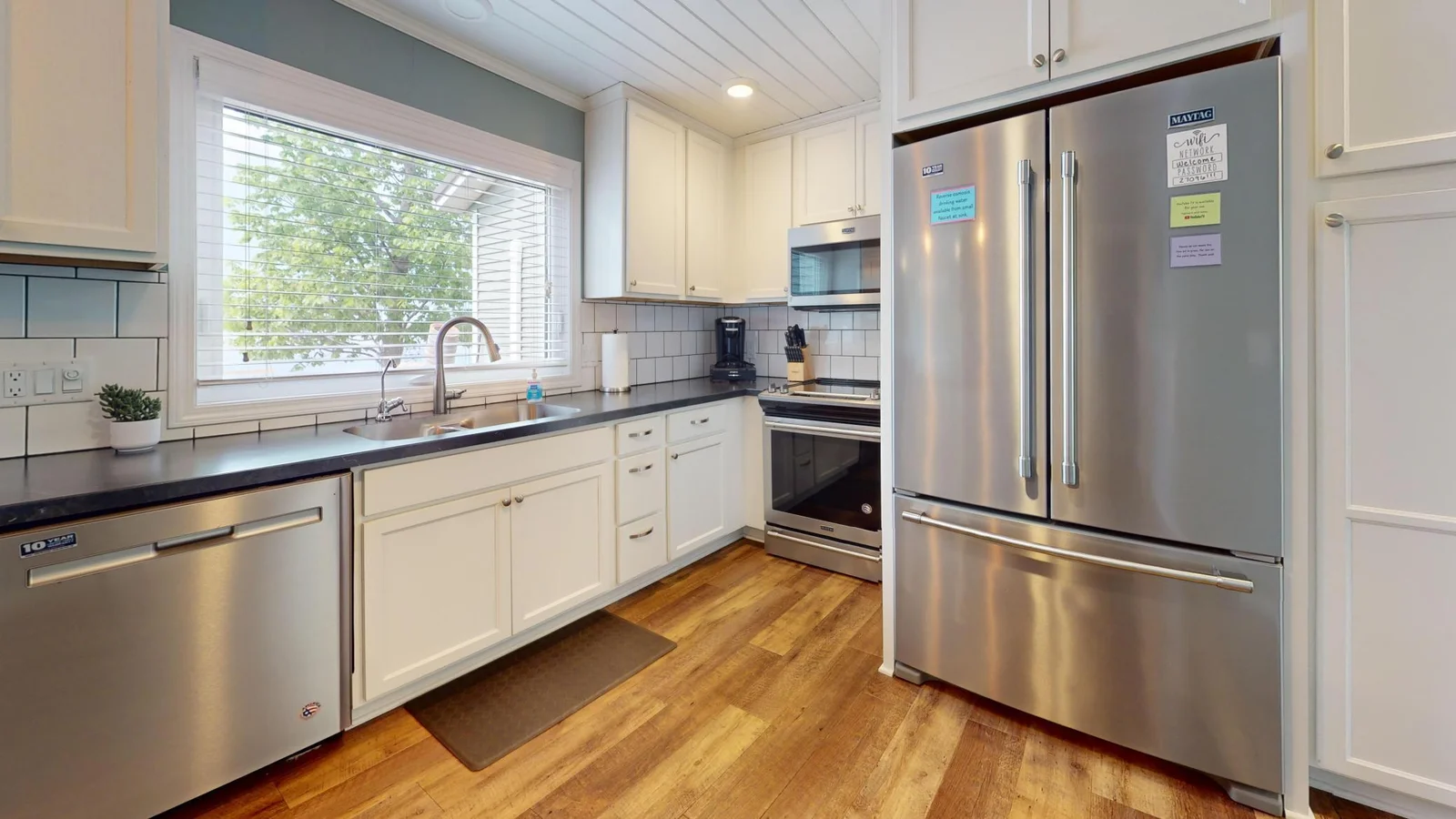 27096-Little-Floyd-Lake-Rd-Kitchen 1.jpg