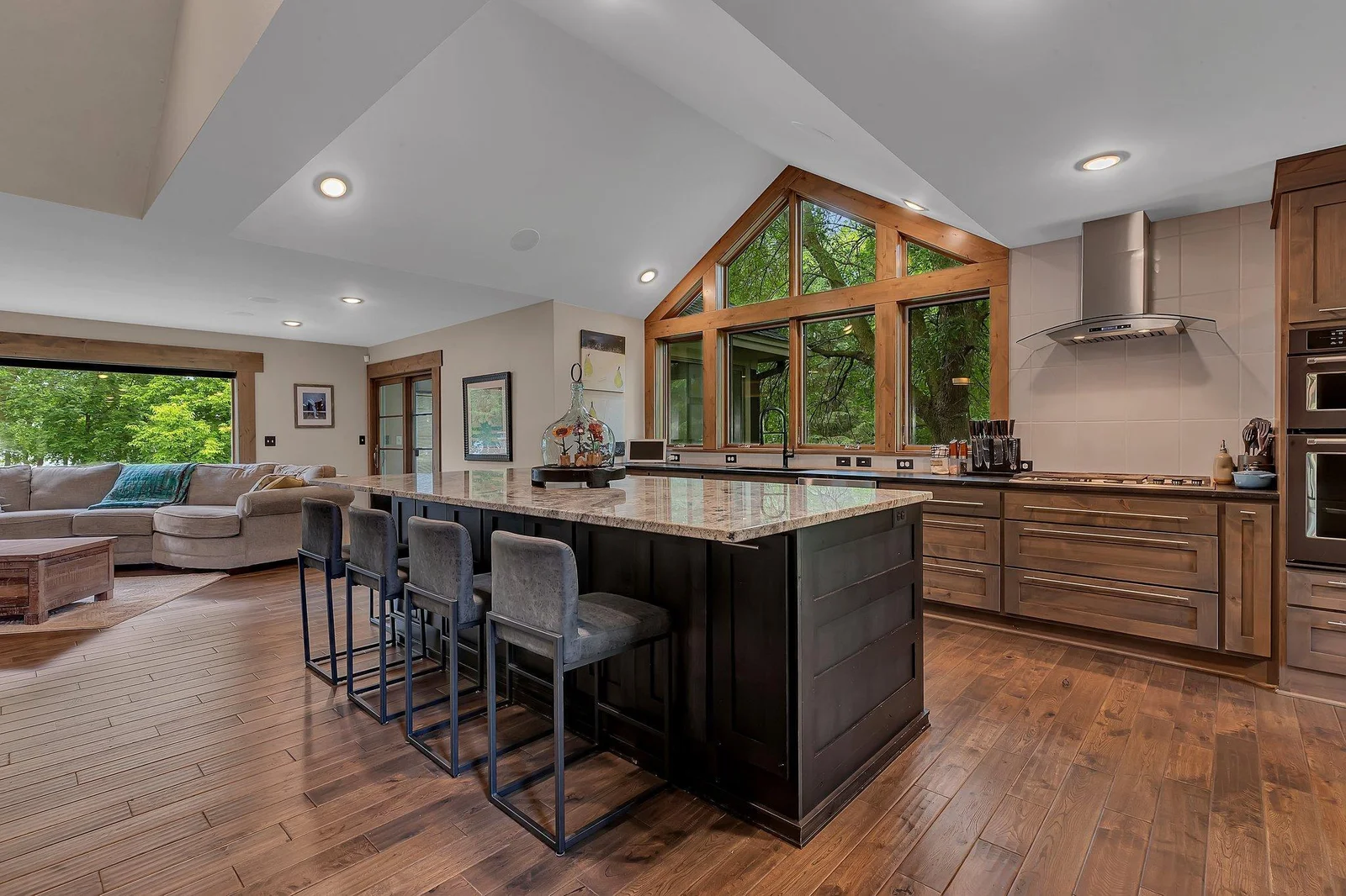 Impressive vaulted ceiling lines