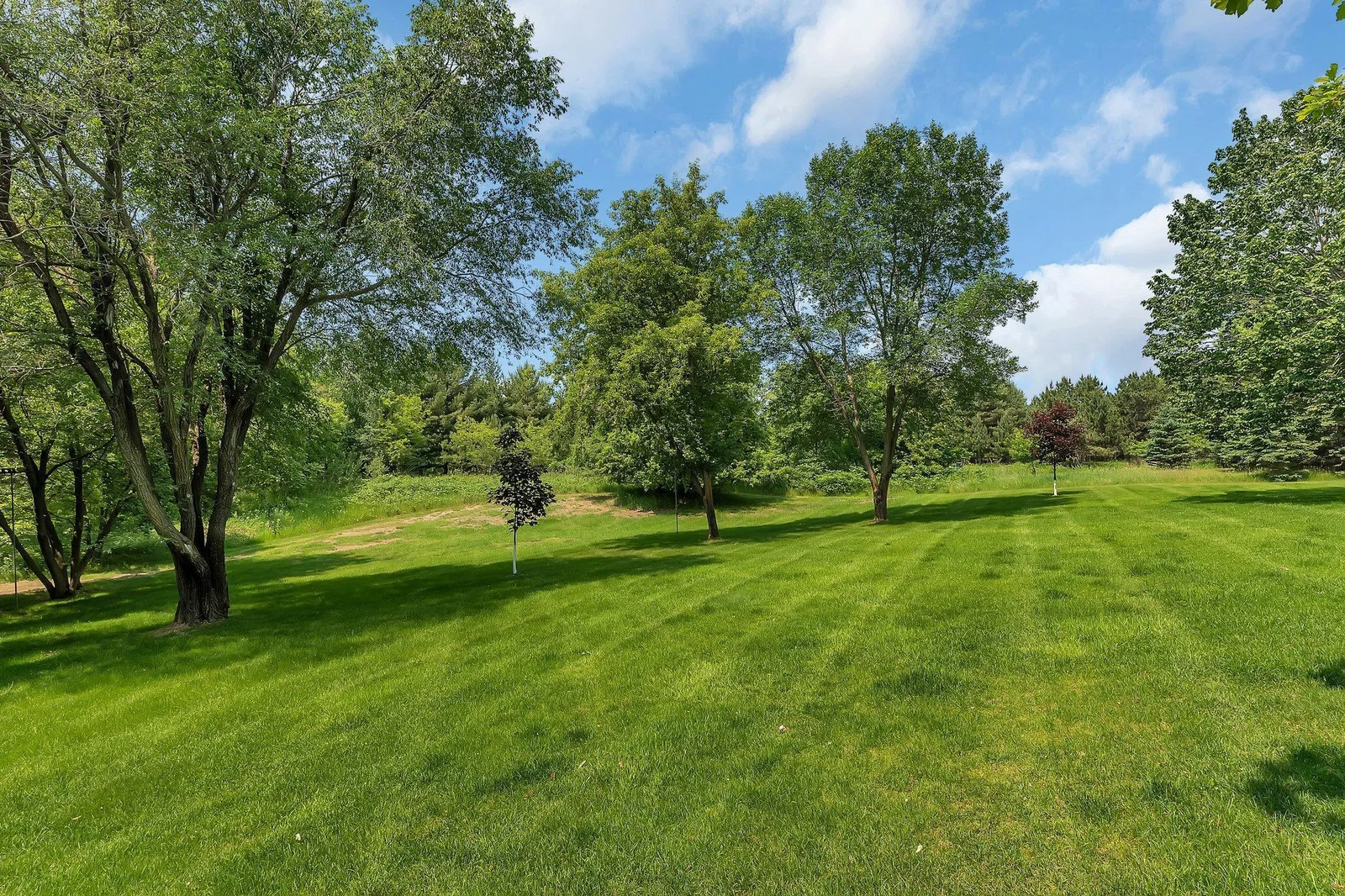 Perfect blend of lawn space and lake access.