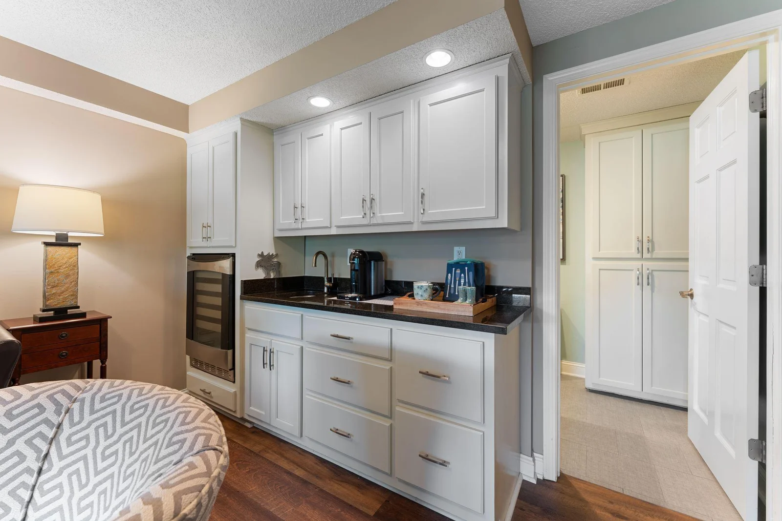 Wetbar wtih beverage fridge