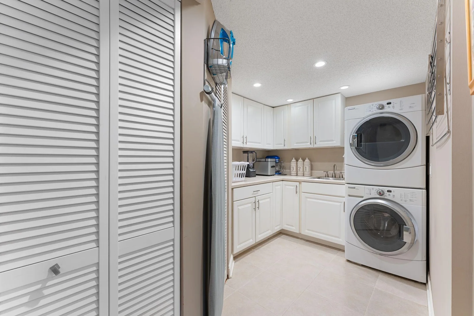 Large laundry room conveniently located in the lower level