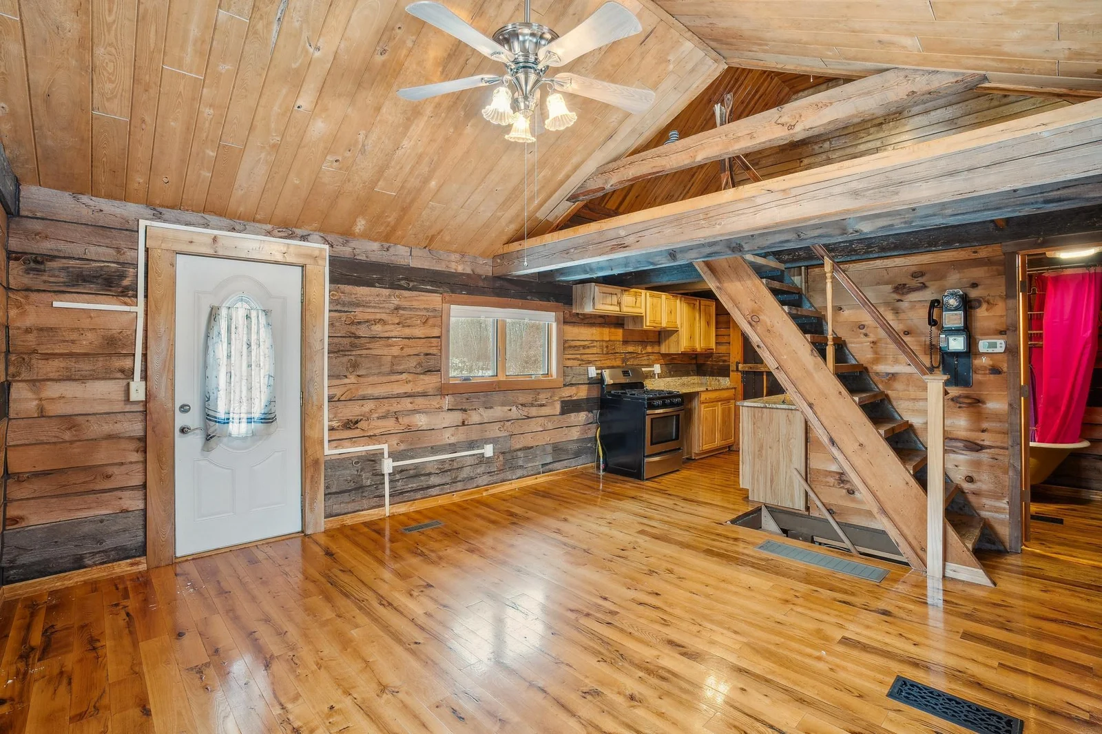 N13964_US-53_Minong_WI_54859_USA-Kitchen-F2S03379.jpg