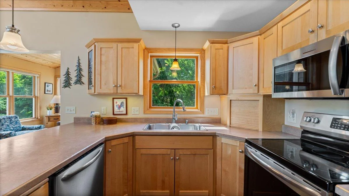 4132 Omaha Lane NW, Alexandria, MN 56308 Stainless steel appliances