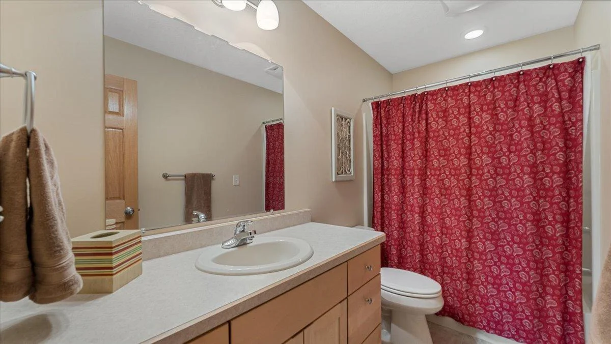 4132 Omaha Lane NW, Alexandria, MN 56308 Upper full bath