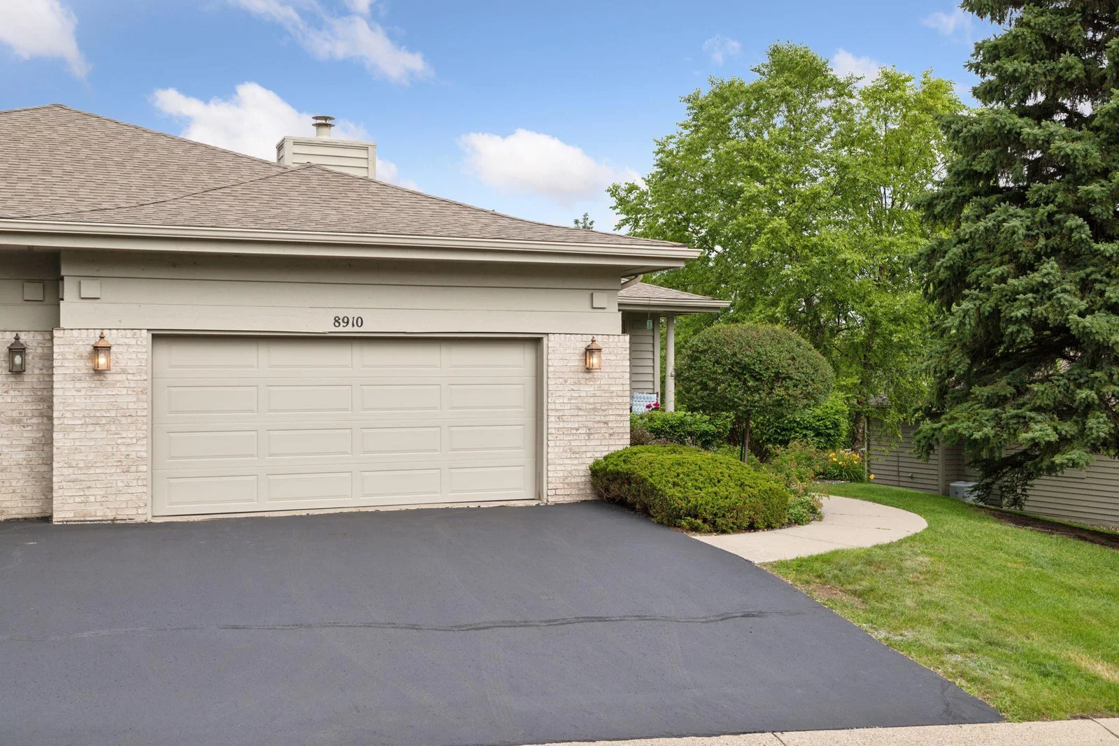 8910 Hilloway Road