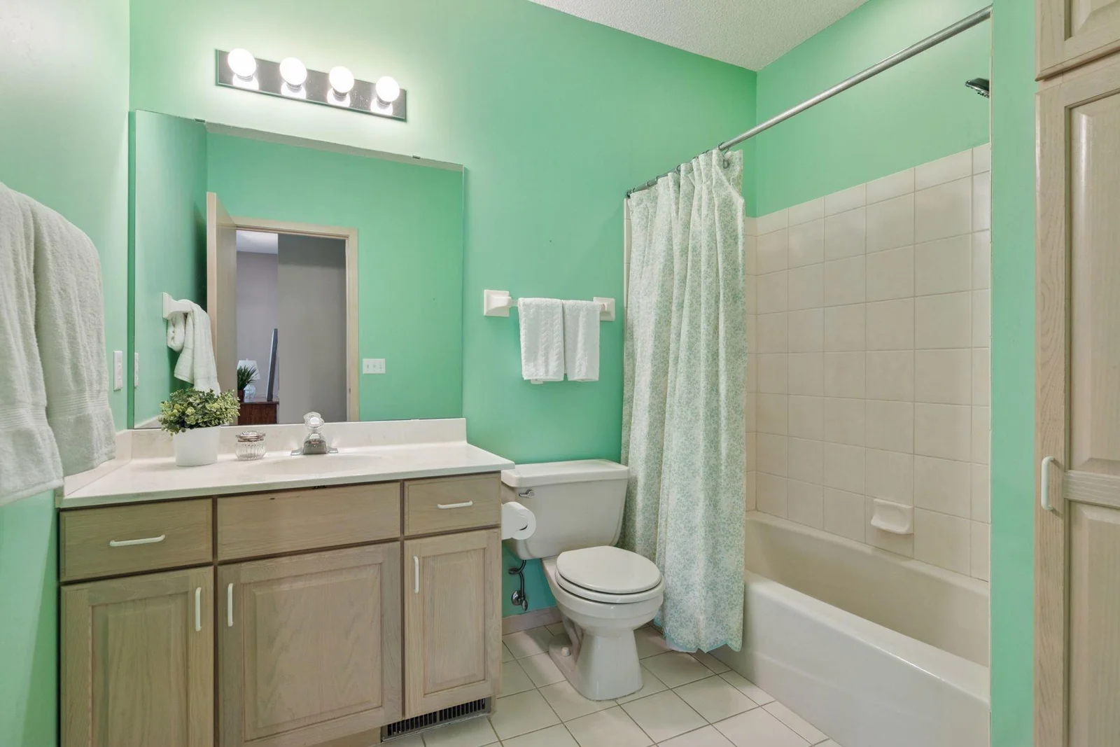 LL Full Bath
