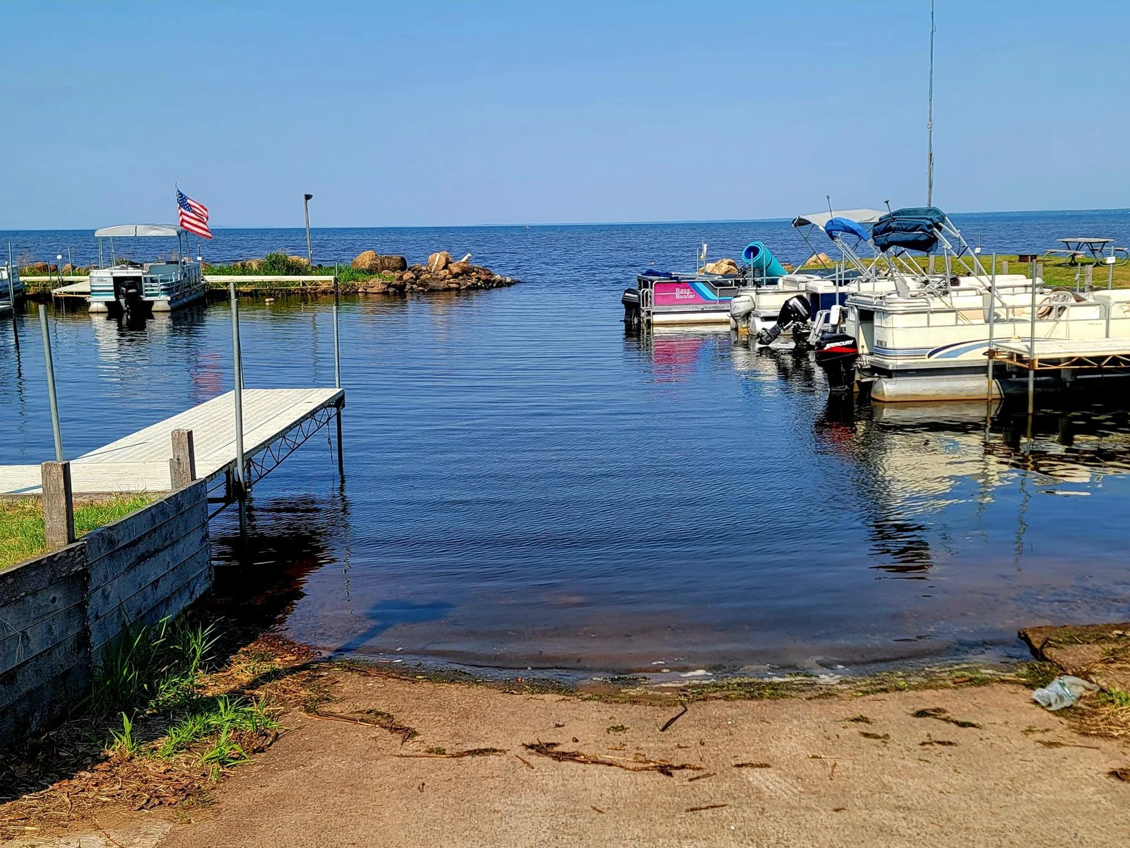 Castaways Resort, boat launch