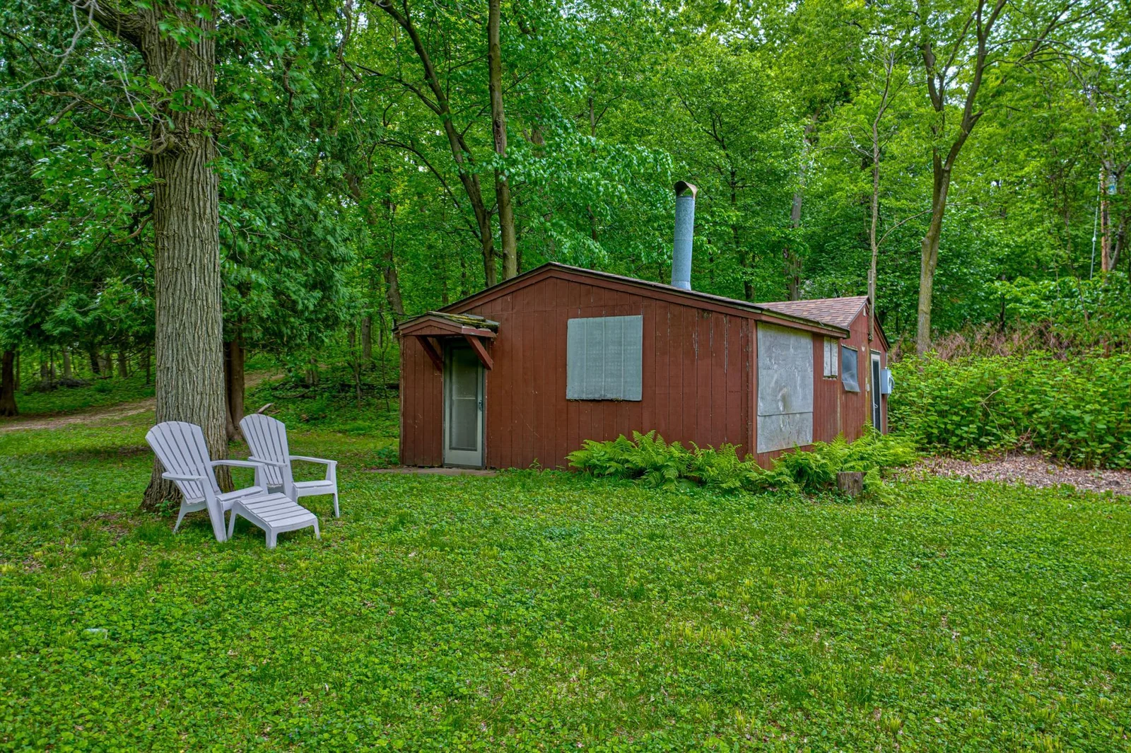 A compliant septic system and well currently serve a mobile home near the road
