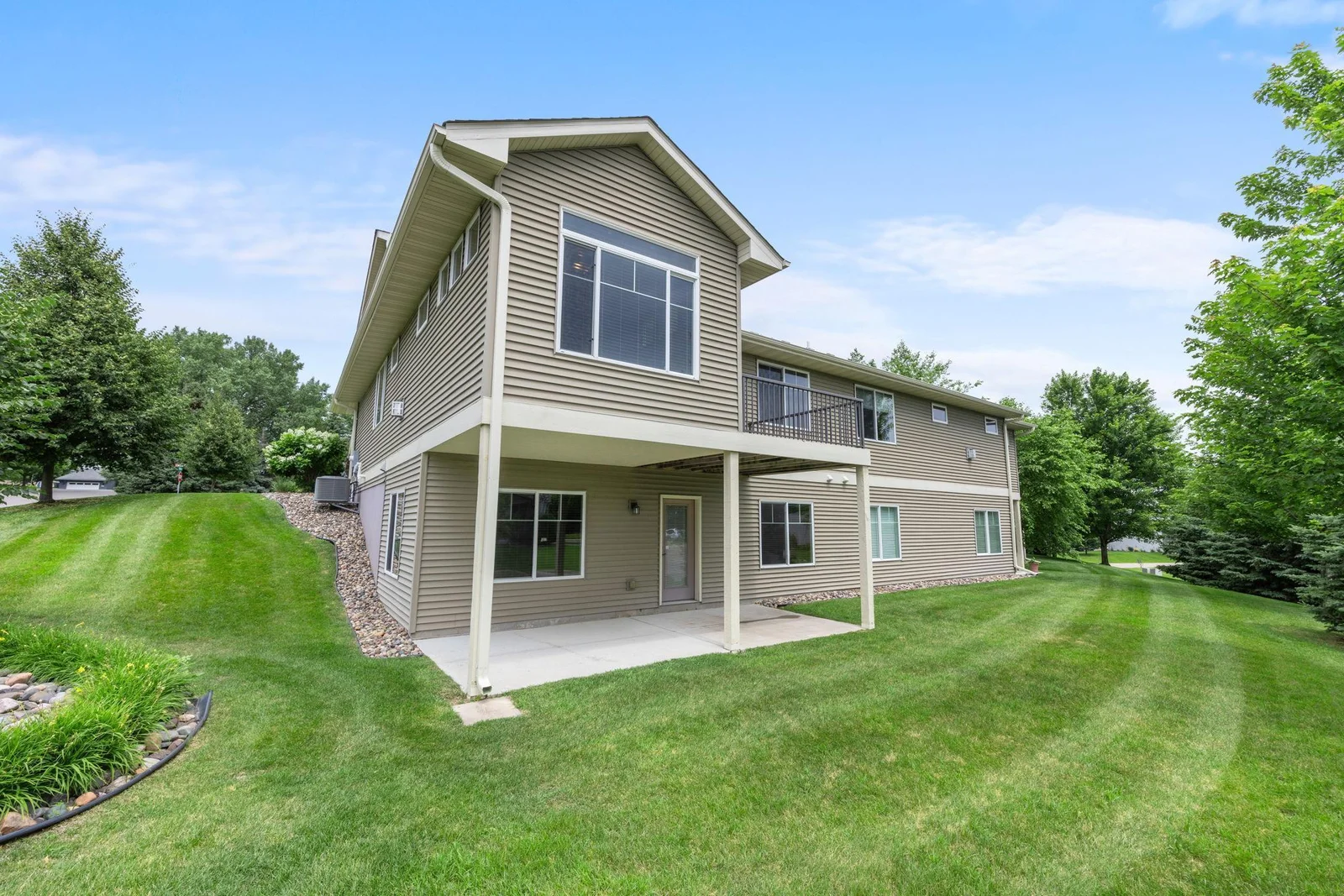 17-web-or-mls-8650 Corbin Ct-146.jpg