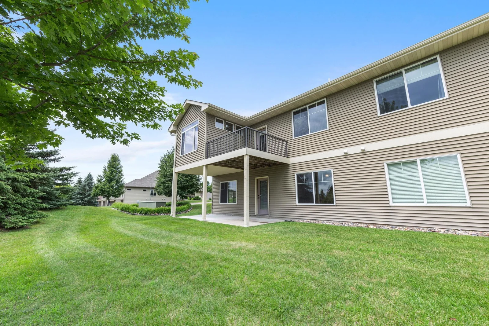 18-web-or-mls-8650 Corbin Ct-149.jpg