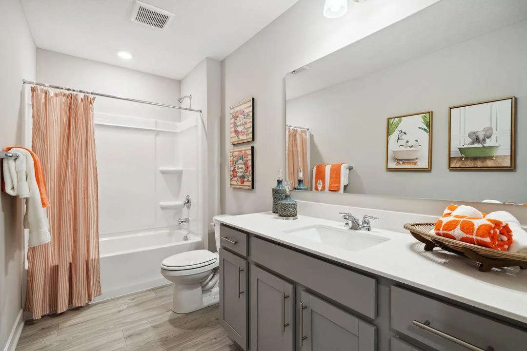 The main shared bath on the upper level.