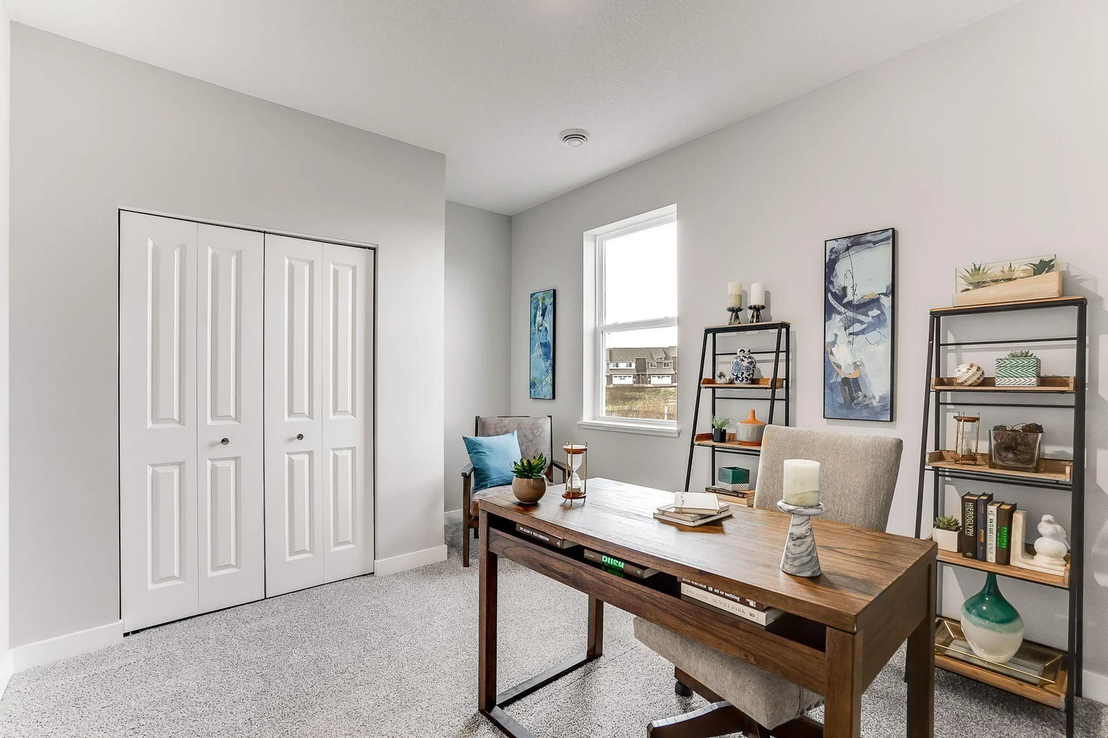 Have this room as a bedroom or use it as an office!