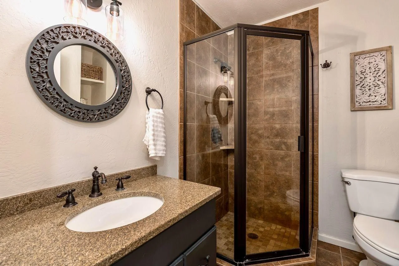 Upper Level 3/4 bath