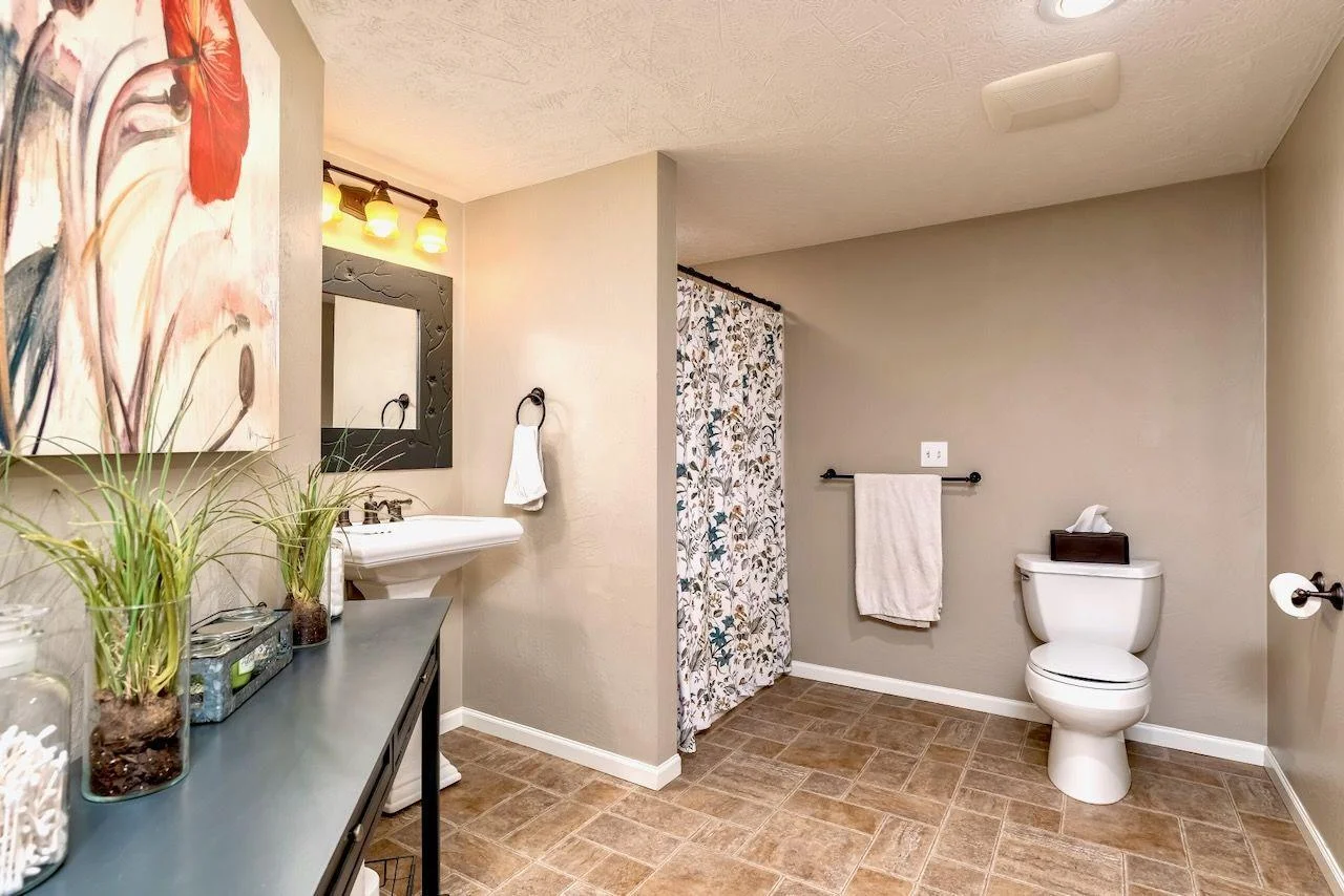 Lower level 3/4 bath