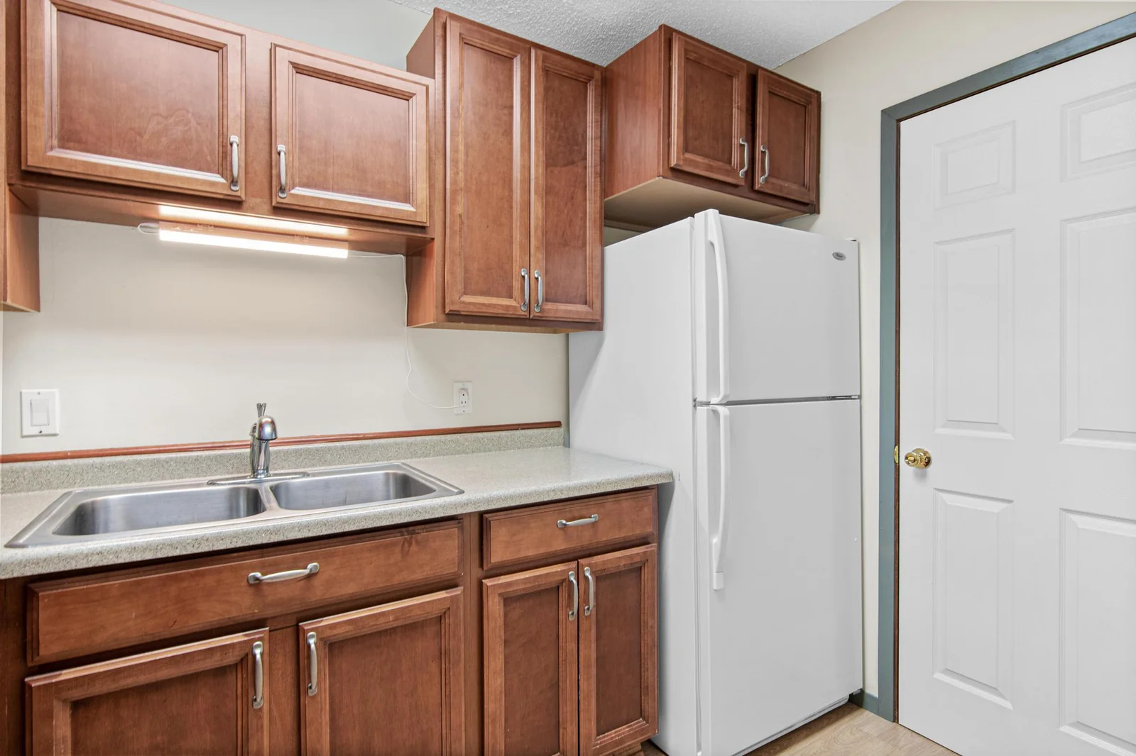 1566 Millpond Ct, Chaska-9.jpg