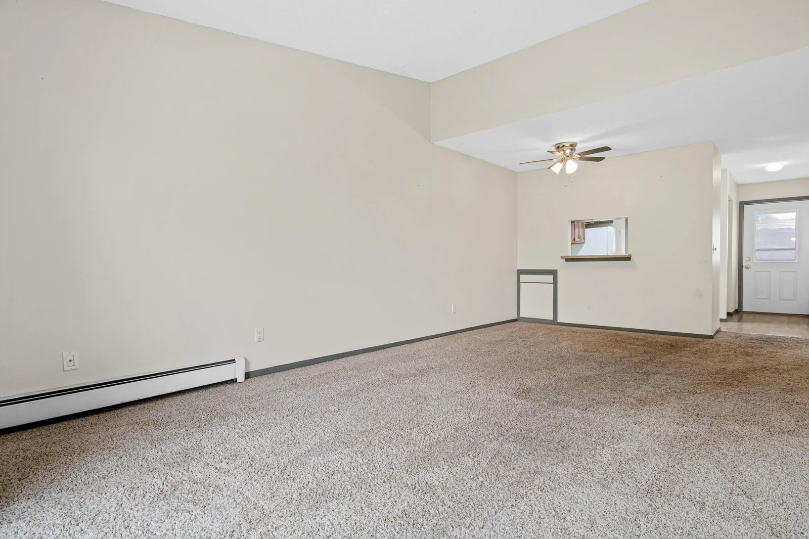 1566 Millpond Ct, Chaska-2.jpg