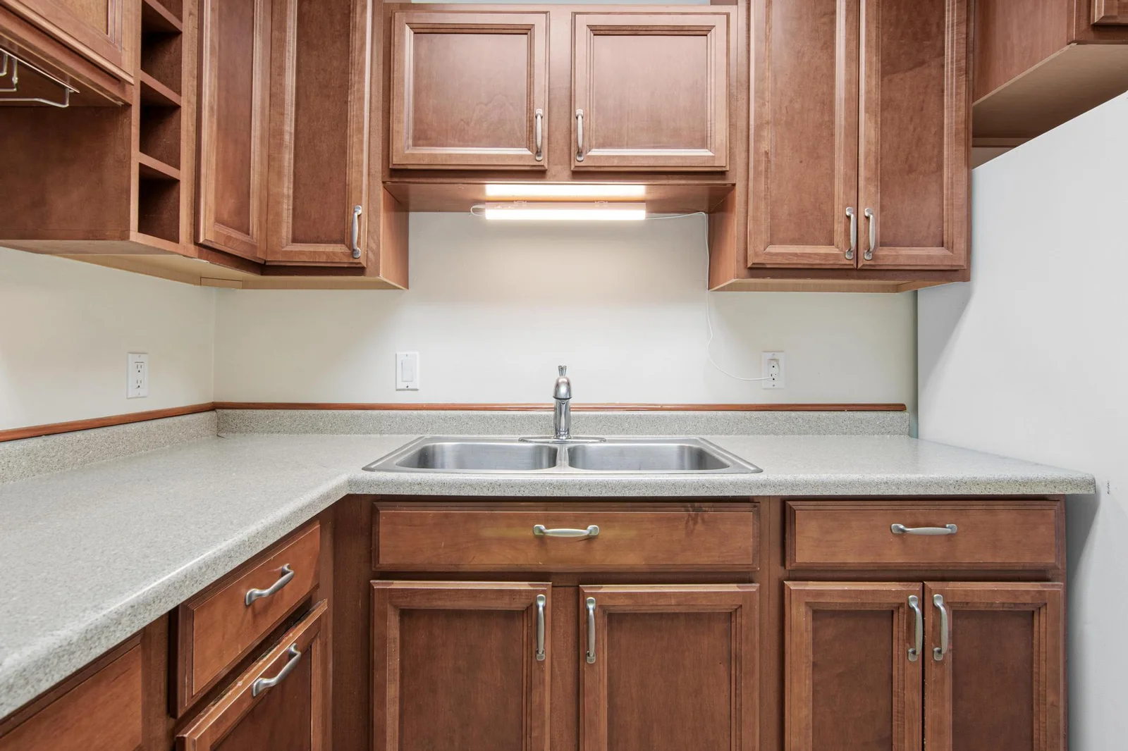 1566 Millpond Ct, Chaska-10.jpg