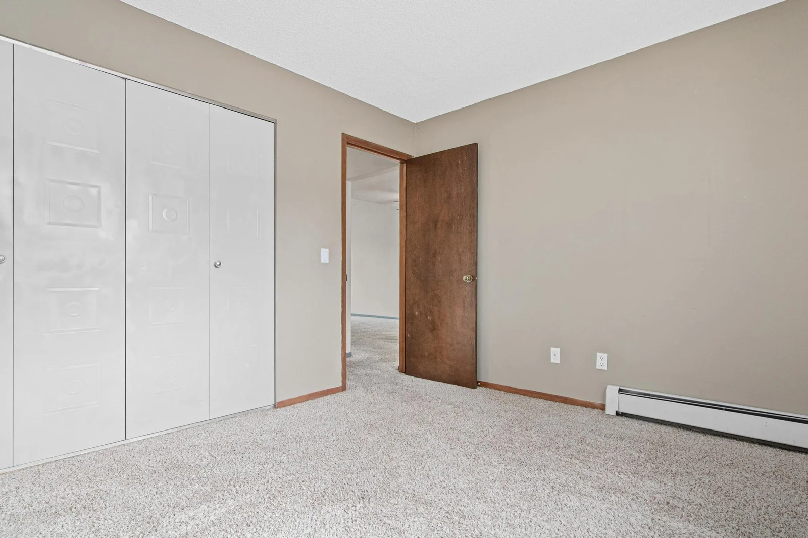 1566 Millpond Ct, Chaska-12.jpg