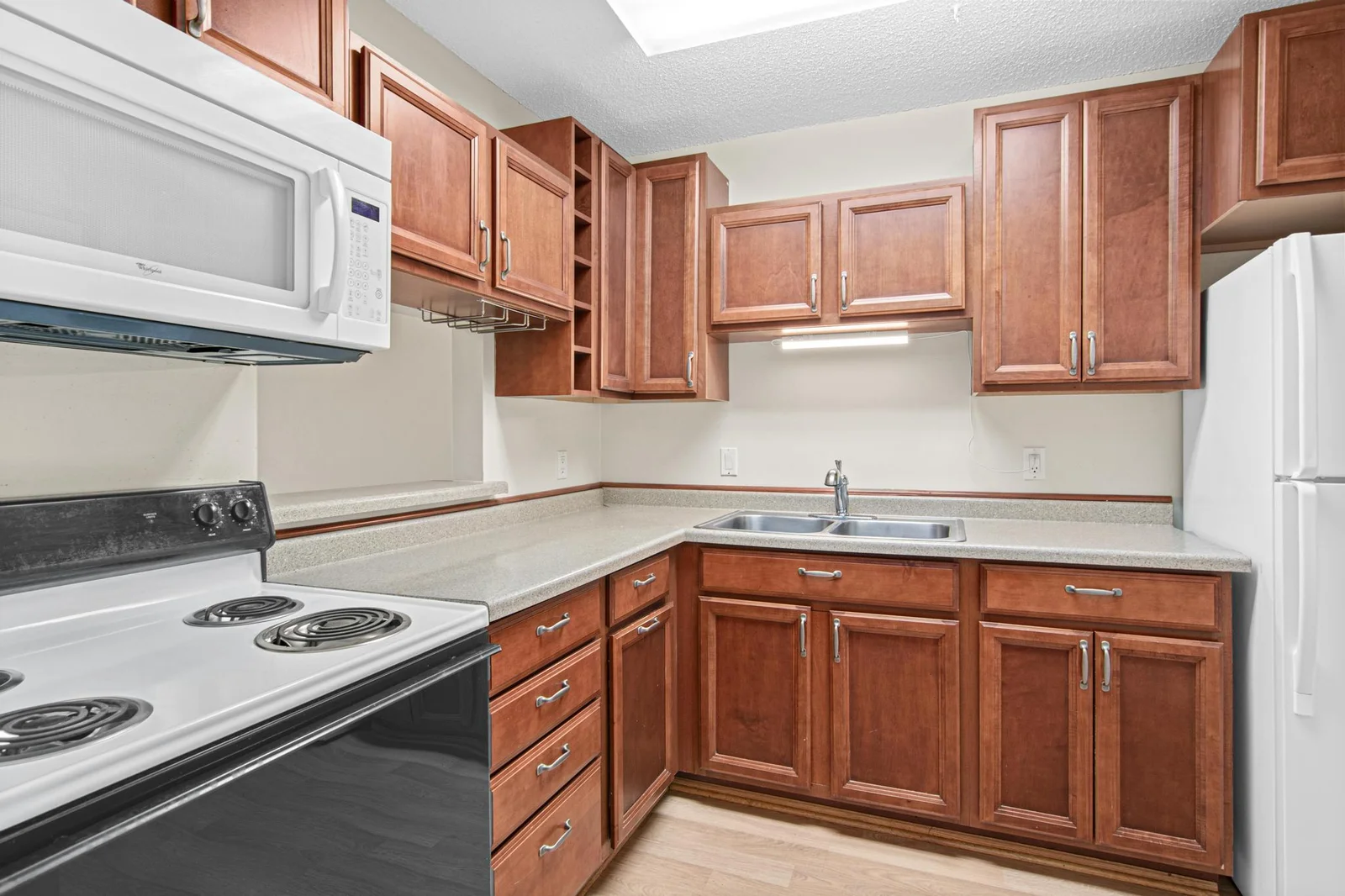 1566 Millpond Ct, Chaska-8.jpg