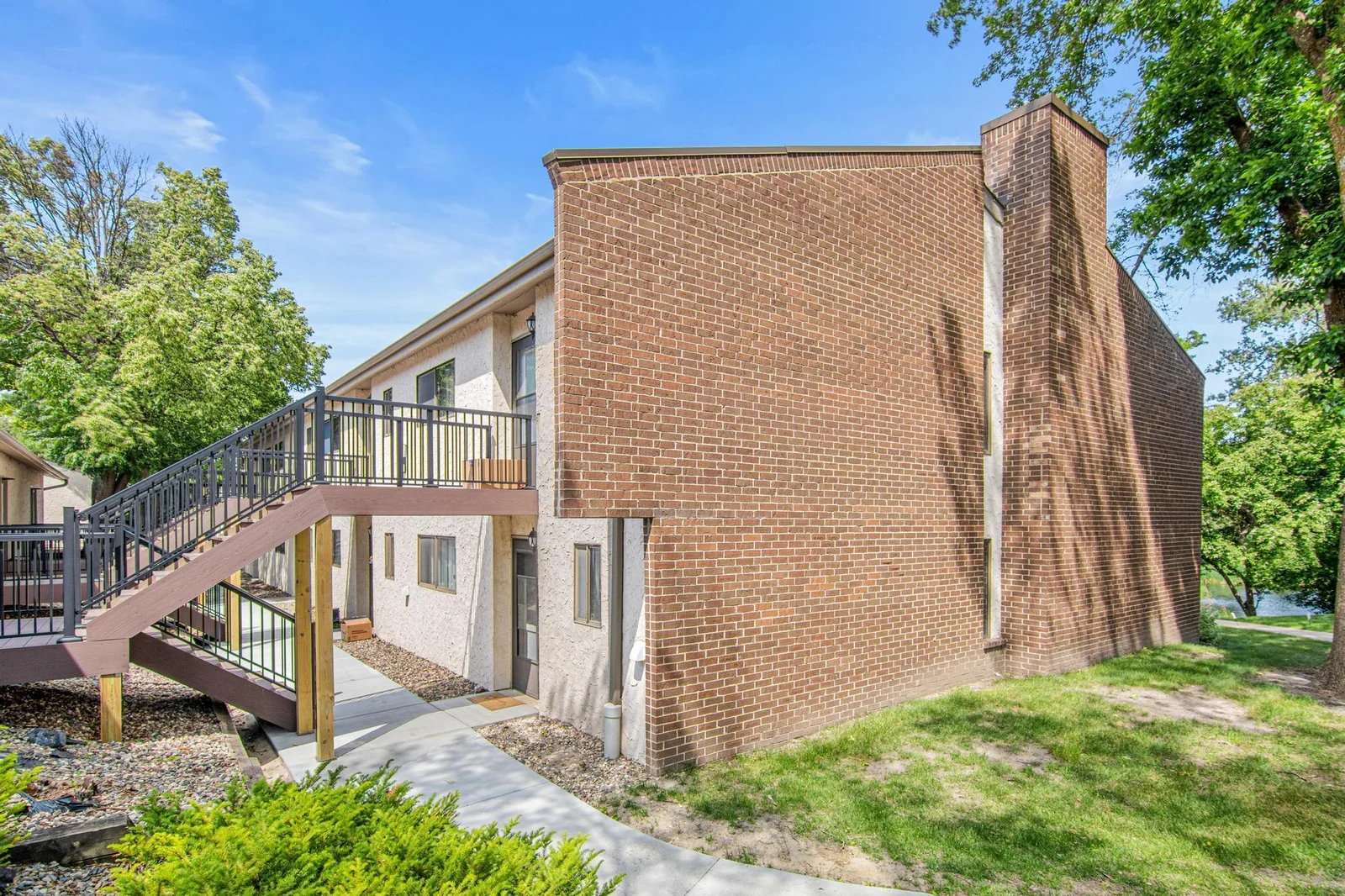 1566 Millpond Ct, Chaska-18.jpg