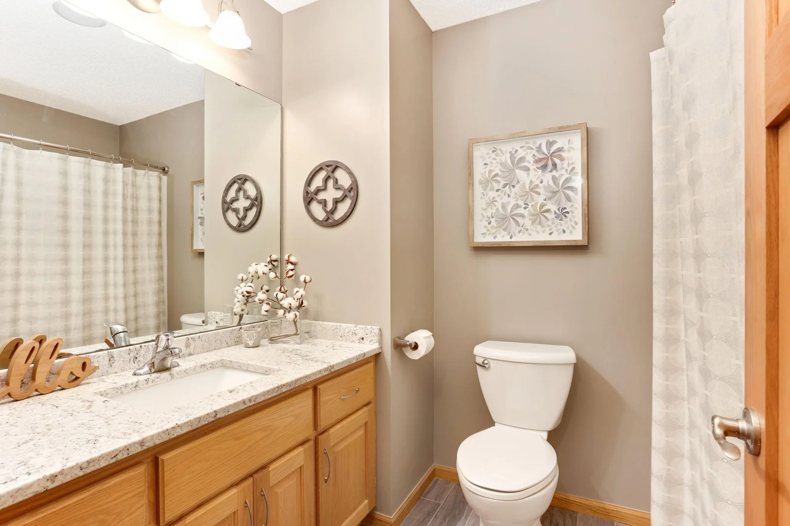 16-web-or-mls-10483 6TH ST NE_016.jpg