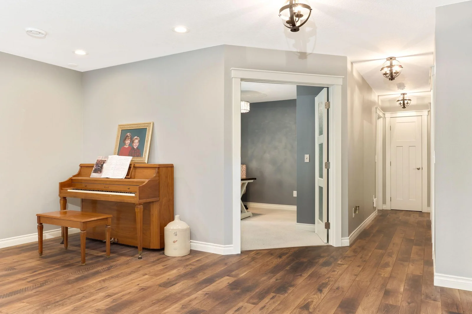 20-web-or-mls-10483 6TH ST NE_020.jpg