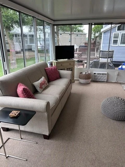 Large Screen and window porch with Hide A bed For Guests.