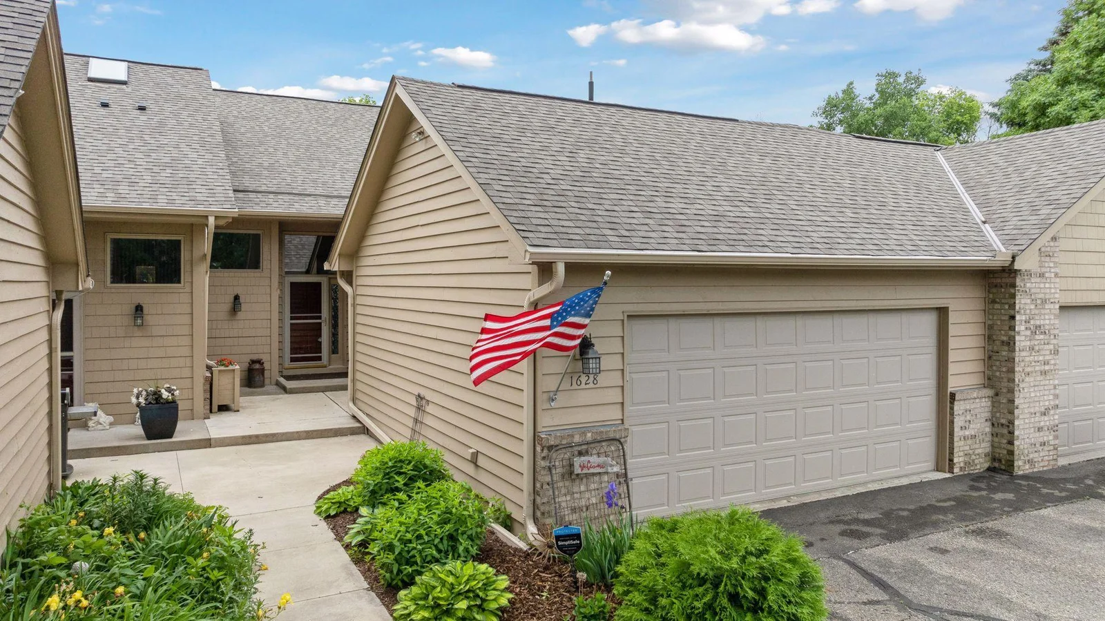 Welcome to your new home that is turn key with all yard and outside maintenance taken care of by HOA for turnkey living.
