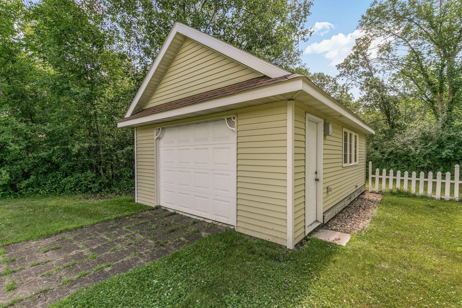 Bonus detached garage/workshop!