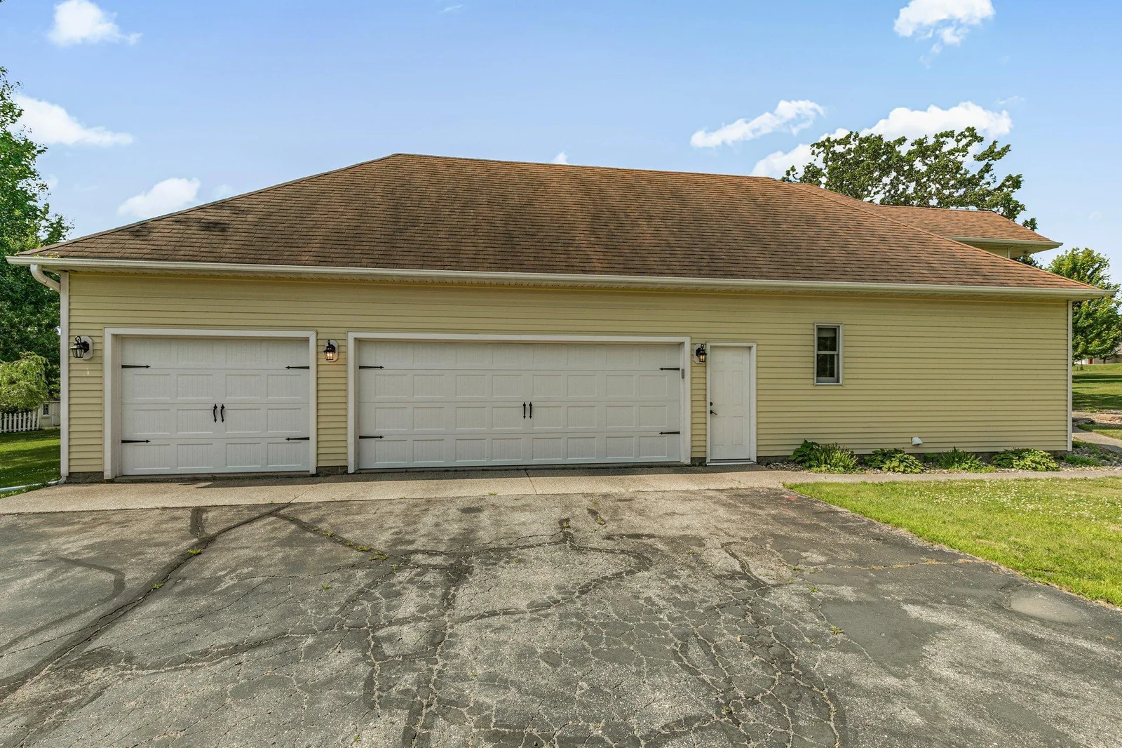 Attached 3 stall garage!